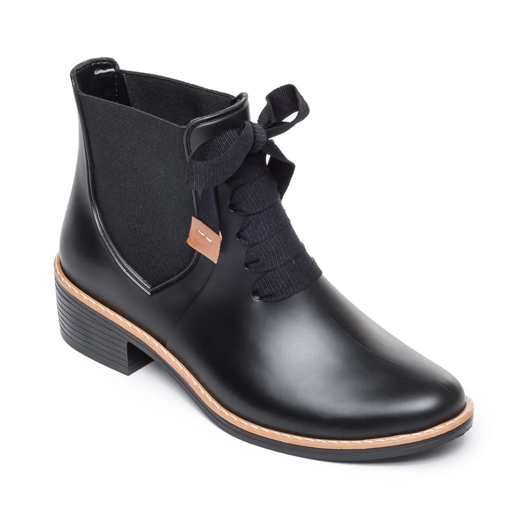 Bernardo Lacy Rain Boots with Bow Size 5